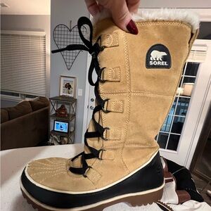 Sorel Women's TIVOLI HIGH ll Tan and Black Winter Boots~Size 8.5